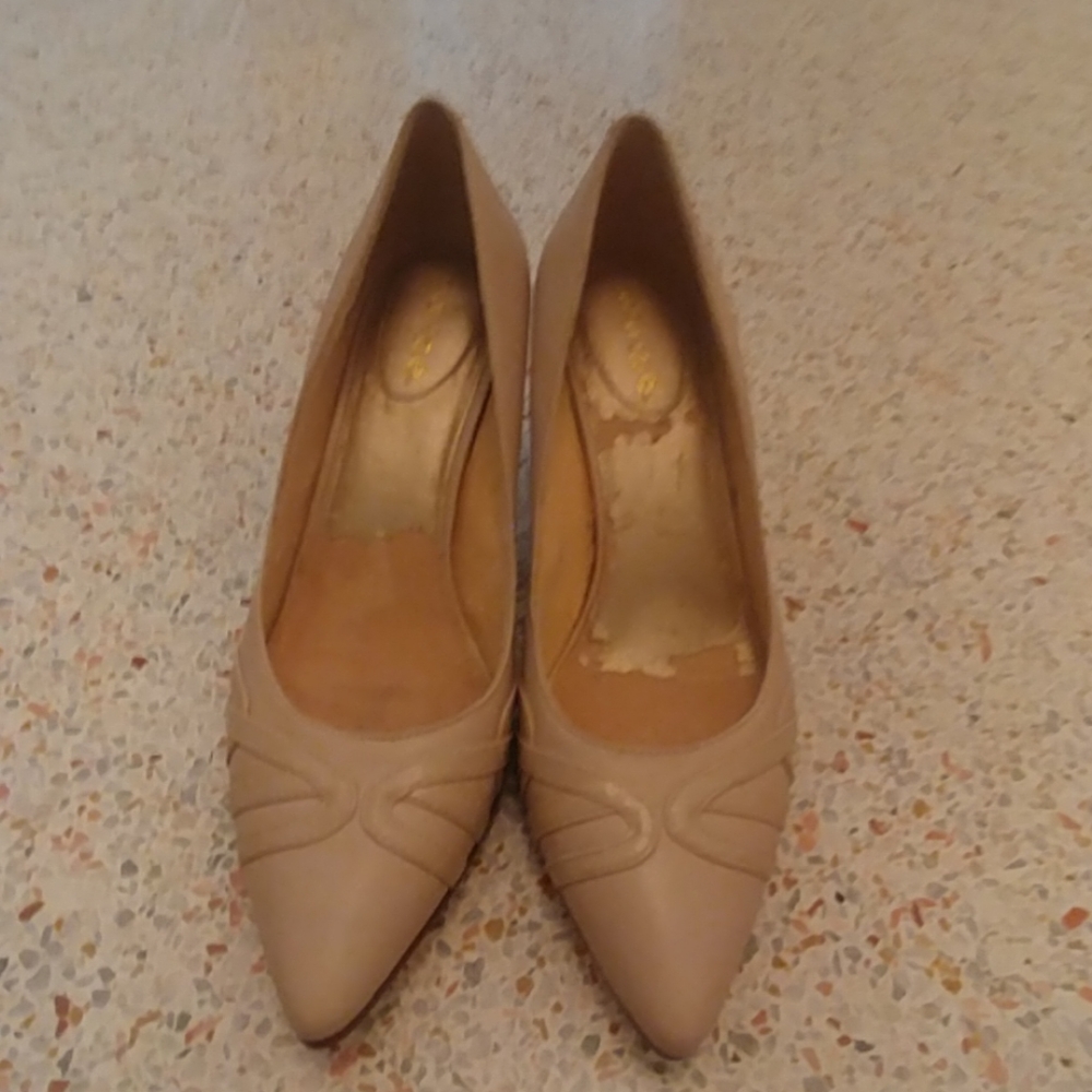 Maripe: "Evelyn" Bone Color Leather 2.5" Heel